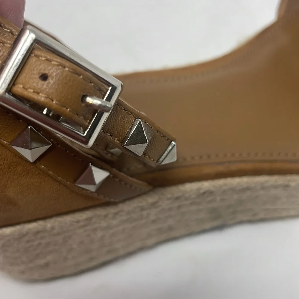 Marc Fisher Brown Suede Platform Studded Sandals Size 7.5 Excellent Condition